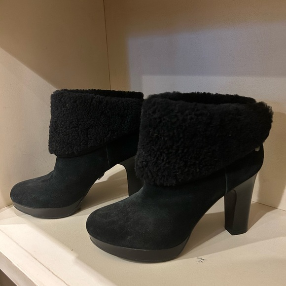 UGG Dandylion Black Heeled Booties - Picture 2 of 4